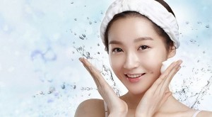Rửa mặt không đúng cách khiến da bạn lão hoá nhanh hơn - Yêu Hàng Ngoại