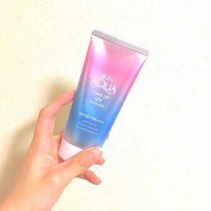 Review kem chống nắng nâng tone da Skin Aqua Tone Up UV Essence Nhật Bản - Yêu Hàng Ngoại