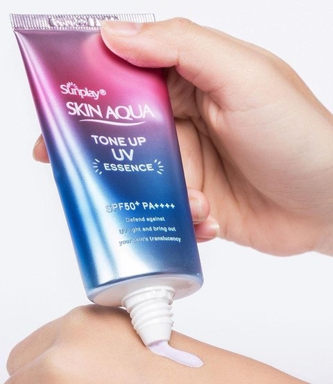 Kem chống nắng Rohto Skin Aqua Tone Up UV Essence SPF 50+/PA++++ Kem chống nắng Rohto Skin Aqua Tone Up UV Essence SPF 50+/PA++++ - Yêu Hàng Ngoại
