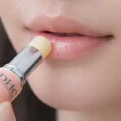 Son Dưỡng Ẩm Không Màu DHC Medicated Lip Cream – 1.5g (Nhật Bản) Son Dưỡng Ẩm Không Màu DHC Medicated Lip Cream – 1.5g (Nhật Bản) - Yêu Hàng Ngoại