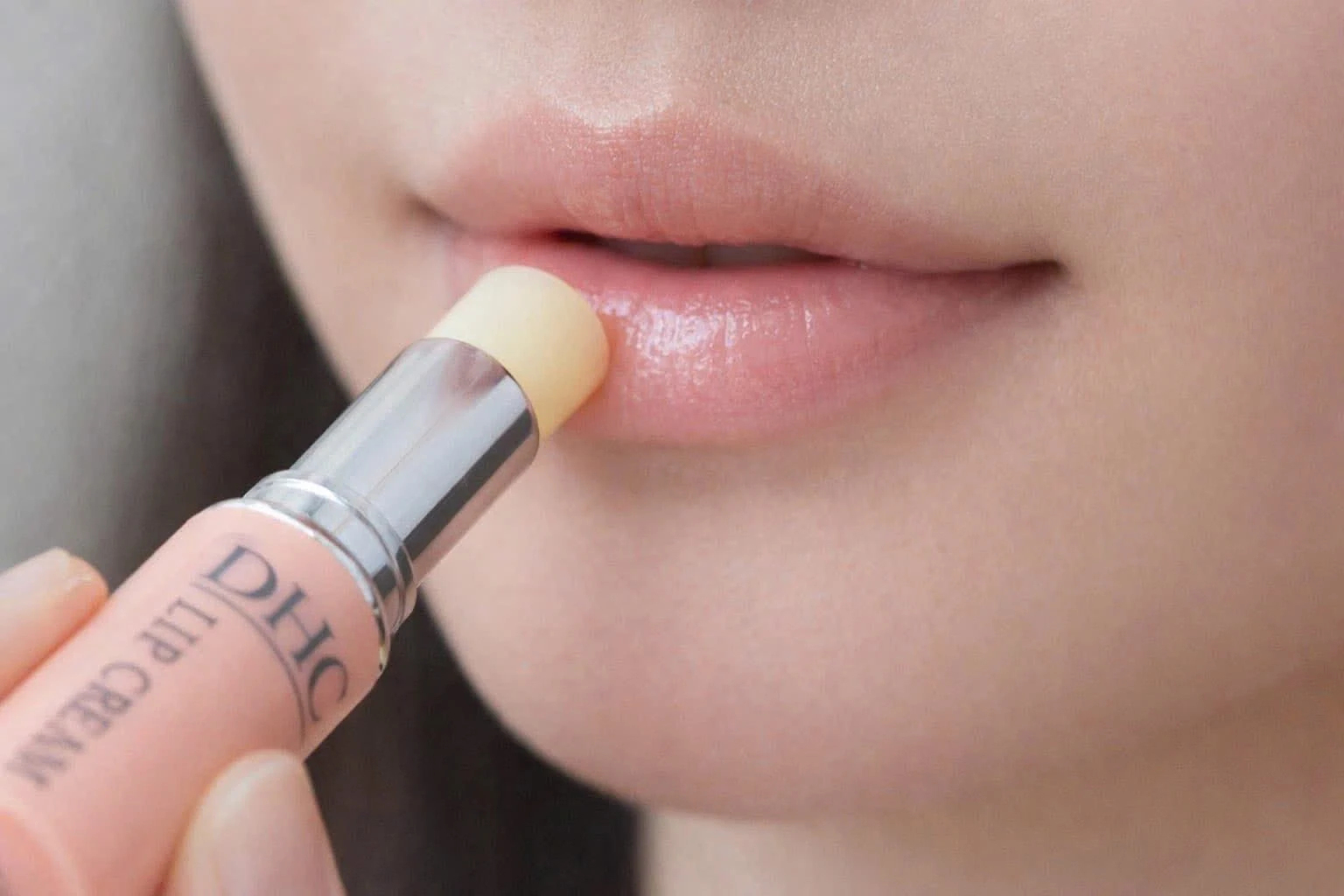 Son Dưỡng Ẩm Không Màu DHC Medicated Lip Cream – 1.5g (Nhật Bản) Son Dưỡng Ẩm Không Màu DHC Medicated Lip Cream – 1.5g (Nhật Bản) - Ảnh 3