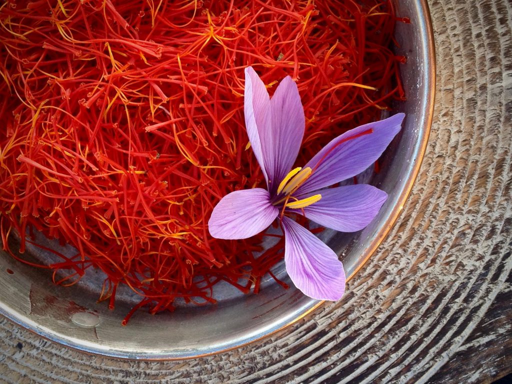 Saffron có mấy loại? Những lợi ích của nhụy hoa nghệ tây Saffron có mấy loại? Những lợi ích của nhụy hoa nghệ tây - Yêu Hàng Ngoại