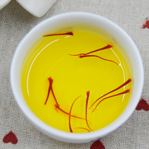 Nhụy hoa nghệ tây (Saffron) là gì? Công dụng & cách dùng Saffron Nhụy hoa nghệ tây (Saffron) là gì? Công dụng & cách dùng Saffron - Yêu Hàng Ngoại