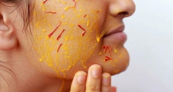 Nhụy hoa nghệ tây (Saffron) là gì? Công dụng & cách dùng Saffron Nhụy hoa nghệ tây (Saffron) là gì? Công dụng & cách dùng Saffron - Yêu Hàng Ngoại