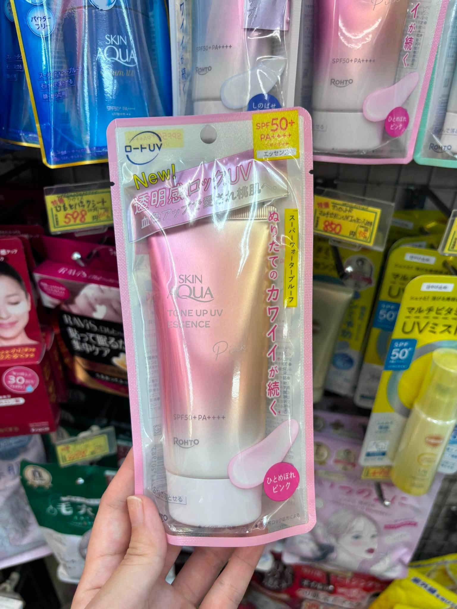 Tinh Chất Chống Nắng Nâng Tông Rohto Skin Aqua Tone Up UV Essence SPF50+ PA++++ – Tuýp 70g (Nhật Bản) Tinh Chất Chống Nắng Nâng Tông Rohto Skin Aqua Tone Up UV Essence SPF50+ PA++++ – Tuýp 70g (Nhật Bản) - Ảnh 3