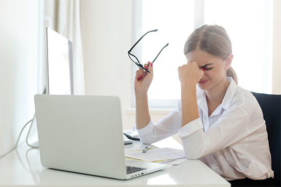 Chăm sóc cho đôi mắt khi làm việc trực tuyến Chăm sóc cho đôi mắt khi làm việc trực tuyến - Yêu Hàng Ngoại