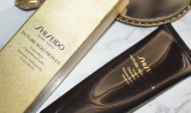 Sữa rửa mặt Shiseido Future Solution LX Extra Rich Cleansing Foam E Sữa rửa mặt Shiseido Future Solution LX Extra Rich Cleansing Foam E - Yêu Hàng Ngoại