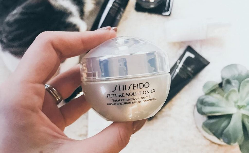 Kem dưỡng ngày Shiseido Future Solution LX Total Protective Cream E SPF 20 Kem dưỡng ngày Shiseido Future Solution LX Total Protective Cream E SPF 20 - Yêu Hàng Ngoại