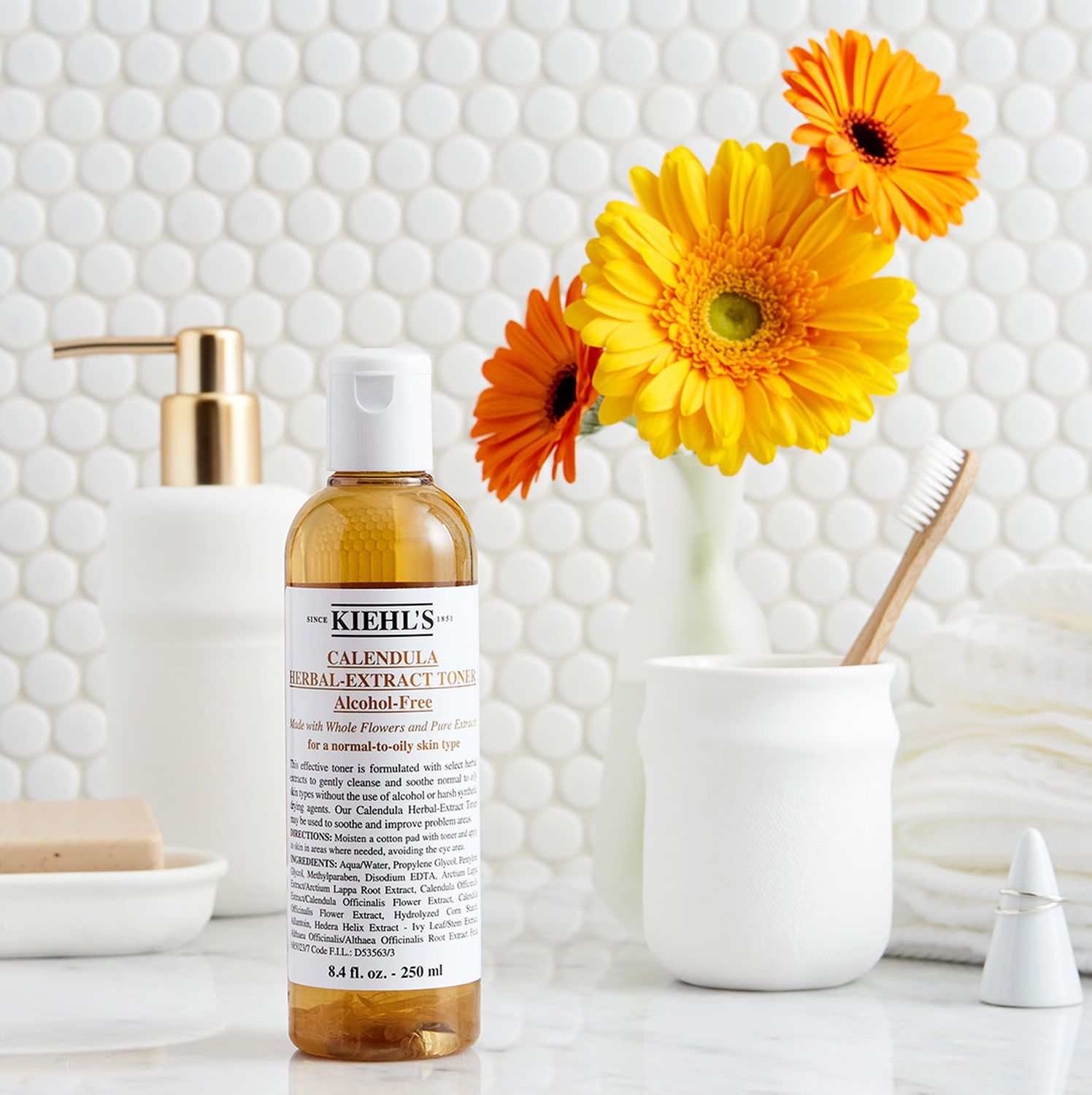 Nước hoa hồng hoa cúc Kiehl's Calendula Herbal Extract Toner Alcohol – Free Nước hoa hồng hoa cúc Kiehl's Calendula Herbal Extract Toner Alcohol – Free - Yêu Hàng Ngoại