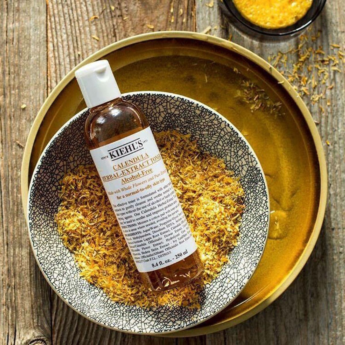 Nước hoa hồng hoa cúc Kiehl's Calendula Herbal Extract Toner Alcohol – Free Nước hoa hồng hoa cúc Kiehl's Calendula Herbal Extract Toner Alcohol – Free - Yêu Hàng Ngoại