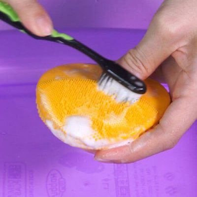 Hướng dẫn vệ sinh máy rửa mặt Foreo sau khi dùng đúng cách Hướng dẫn vệ sinh máy rửa mặt Foreo sau khi dùng đúng cách - Yêu Hàng Ngoại