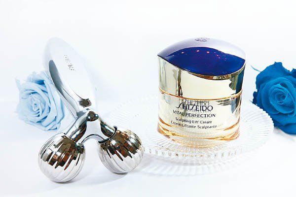 Kem dưỡng da nâng ca Shiseido Vital-Perfection Sculpting Lift Cream Kem dưỡng da nâng ca Shiseido Vital-Perfection Sculpting Lift Cream - Yêu Hàng Ngoại