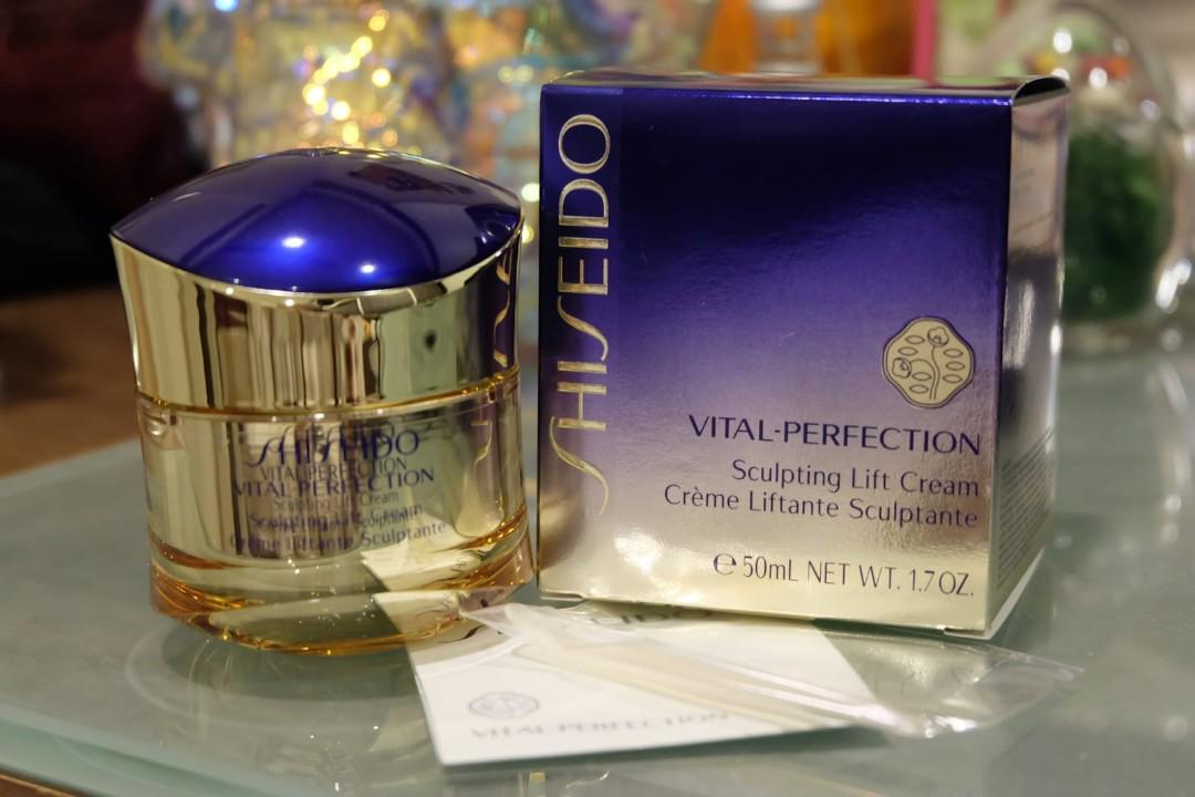 Kem dưỡng da nâng ca Shiseido Vital-Perfection Sculpting Lift Cream Kem dưỡng da nâng ca Shiseido Vital-Perfection Sculpting Lift Cream - Yêu Hàng Ngoại