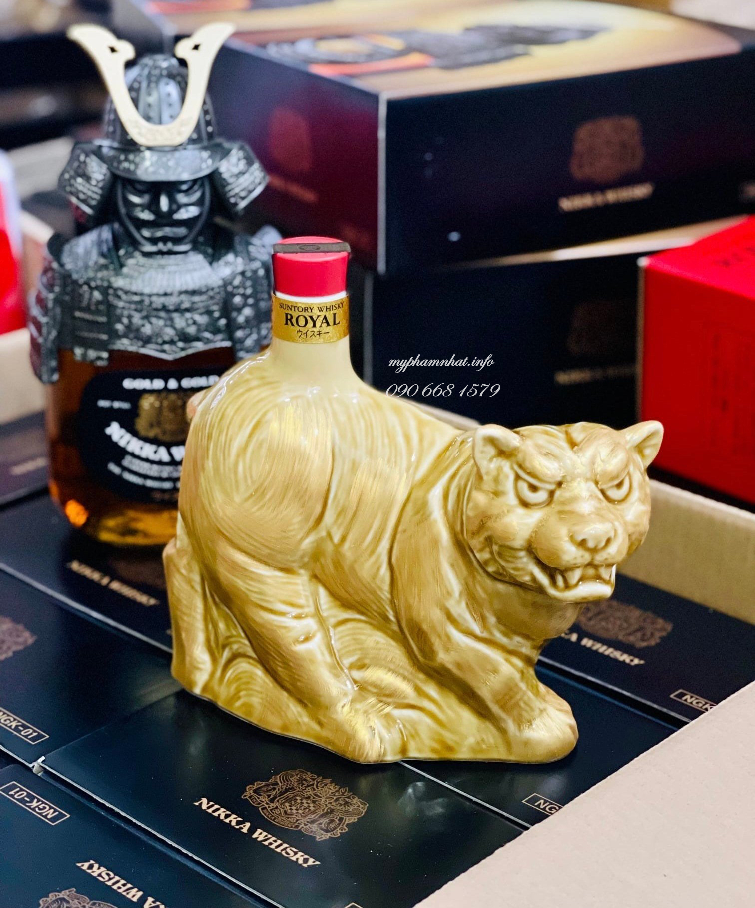 Rượu Tết con Hổ (Cọp) Whisky Suntory Old & Royal Nhật Bản 2022 Rượu Tết con Hổ (Cọp) Whisky Suntory Old & Royal Nhật Bản 2022 - Yêu Hàng Ngoại