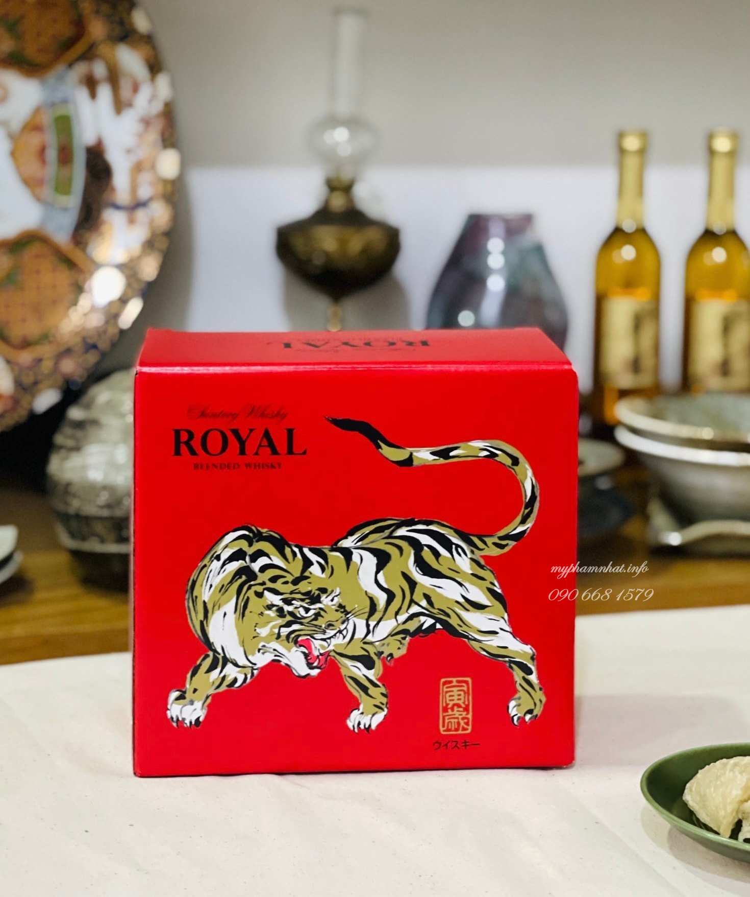 Rượu Tết con Hổ (Cọp) Whisky Suntory Old & Royal Nhật Bản 2022 Rượu Tết con Hổ (Cọp) Whisky Suntory Old & Royal Nhật Bản 2022 - Yêu Hàng Ngoại