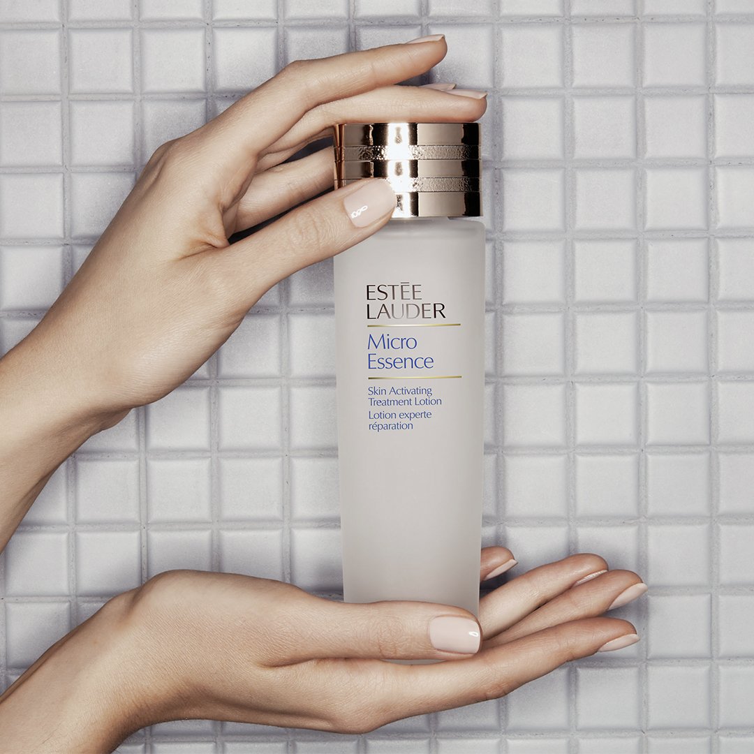 Nước thần Estée Lauder Micro Essence Skin Activating Treatment Lotion 75ml Nước thần Estée Lauder Micro Essence Skin Activating Treatment Lotion 75ml - Yêu Hàng Ngoại