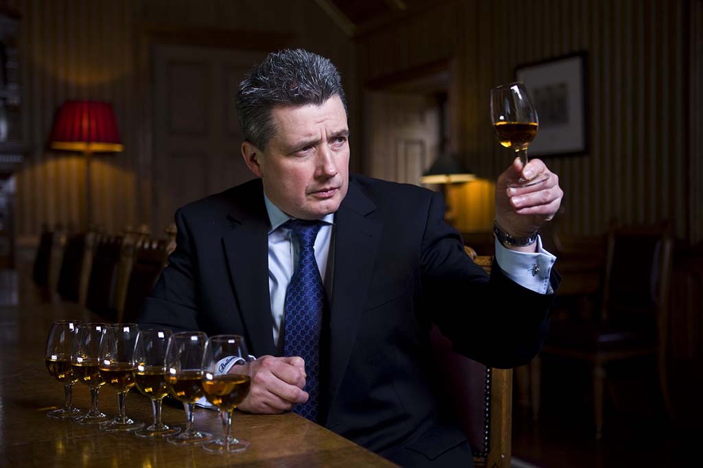 Rượu Chivas Regal 18 Mizunara Cask Finish Nhật Bản 700ml (43%) Rượu Chivas Regal 18 Mizunara Cask Finish Nhật Bản 700ml (43%) - Yêu Hàng Ngoại