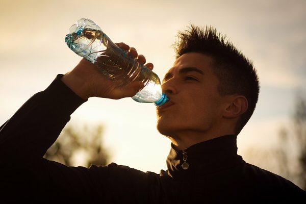 Uống nước có giúp bạn giảm cân không? - Yêu Hàng Ngoại