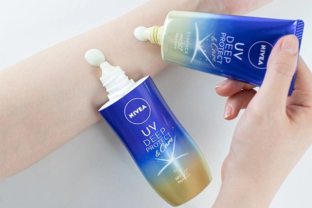 Tinh Chất Chống Nắng Nivea UV Deep Protect & Care Essence SPF50+ PA++++ Tinh Chất Chống Nắng Nivea UV Deep Protect & Care Essence SPF50+ PA++++ - Yêu Hàng Ngoại