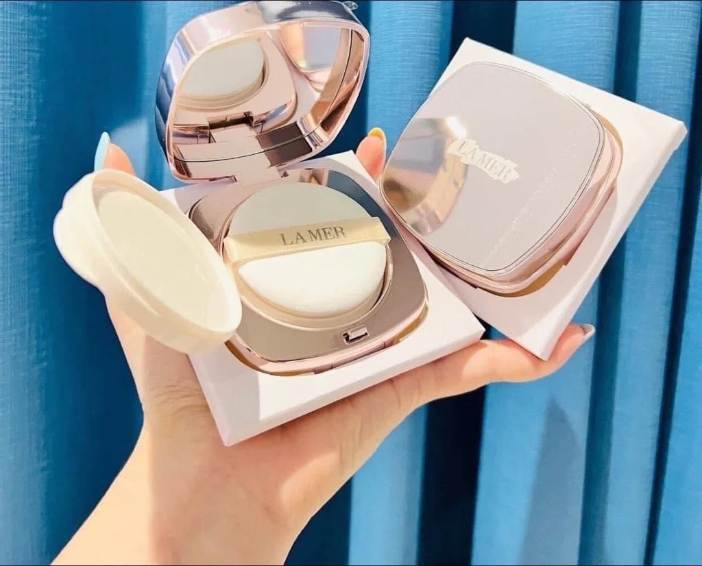 Phấn nước La Mer The Luminous Lifting Cushion Foundation SPF20 Phấn nước La Mer The Luminous Lifting Cushion Foundation SPF20 - Yêu Hàng Ngoại