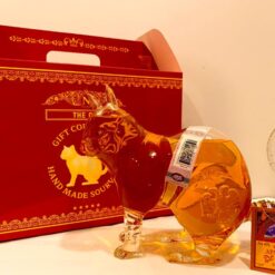 Rượu con mèo năm 2023 Quý Mão của Nga