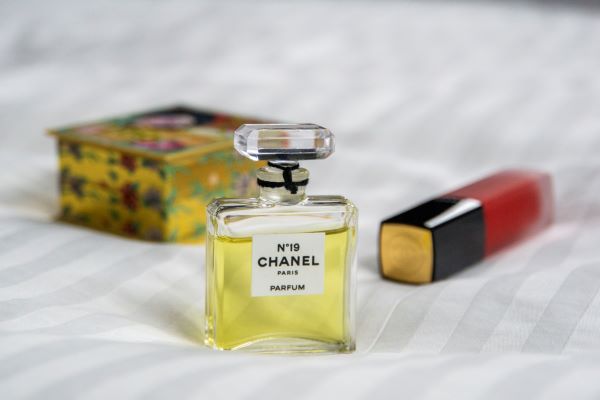 Nước hoa Chanel No19 Eau De Parfum EDP Nước hoa Chanel No19 Eau De Parfum EDP - Yêu Hàng Ngoại