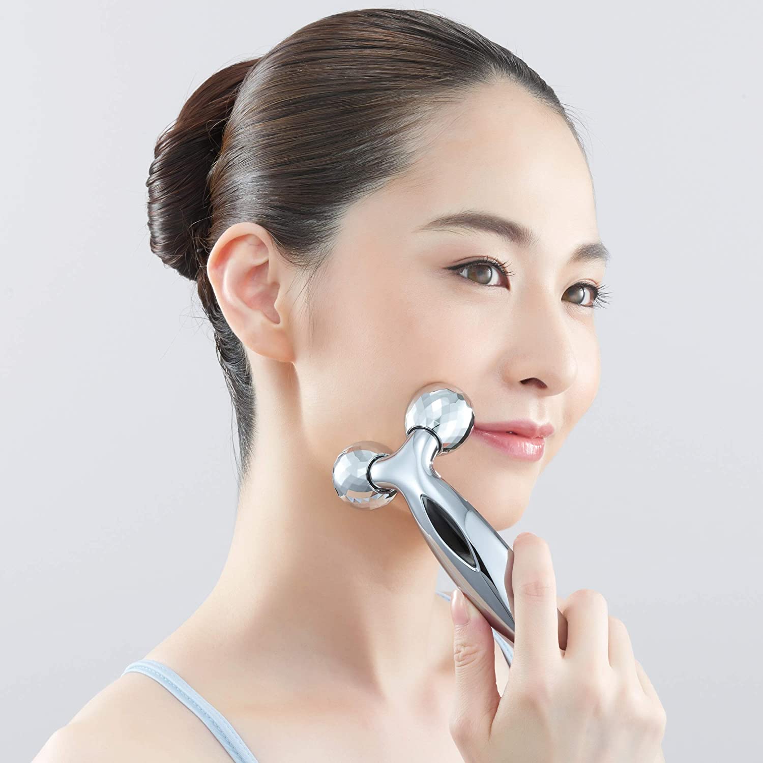 Cây lăn Massage Refa Carat Face Salon Model mặt và body Nhật Bản Cây lăn Massage Refa Carat Face Salon Model mặt và body Nhật Bản - Yêu Hàng Ngoại