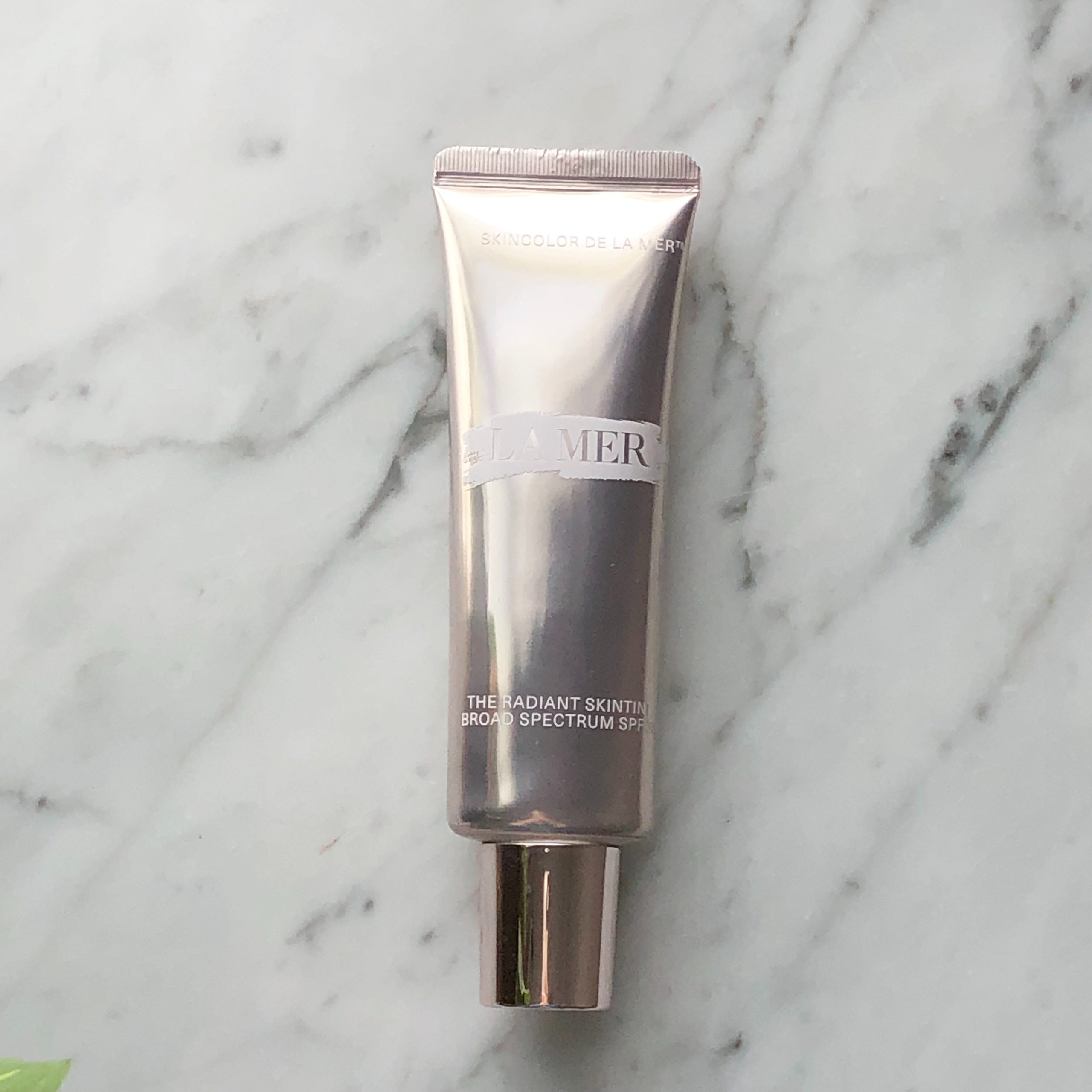 Kem nền La Mer The Radiant SkinTint SPF30 Kem nền La Mer The Radiant SkinTint SPF30 - Yêu Hàng Ngoại