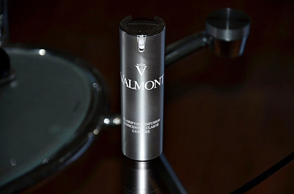 Tinh chất dưỡng trắng da Valmont Clarifying Infusion Serum Tinh chất dưỡng trắng da Valmont Clarifying Infusion Serum - Yêu Hàng Ngoại