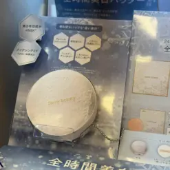 Phấn Phủ Dưỡng Trắng Ban Ngày & Ban Đêm Shiseido Snow Beauty Brightening Skincare Powder – 25g (Nhật Bản) LIMITED 2026 Phấn Phủ Dưỡng Trắng Ban Ngày & Ban Đêm Shiseido Snow Beauty Brightening Skincare Powder – 25g (Nhật Bản) LIMITED 2026 - Yêu Hàng Ngoại