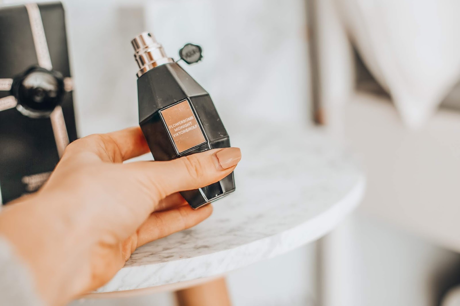 Nước hoa Viktor & Rolf Flowerbomb Midnight EDP Nước hoa Viktor & Rolf Flowerbomb Midnight EDP - Yêu Hàng Ngoại