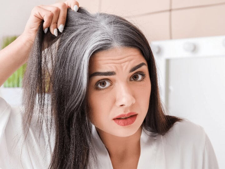 Vì sao tóc bạc sớm? Nguyên nhân và cách giúp chăm sóc hiệu quả Vì sao tóc bạc sớm? Nguyên nhân và cách giúp chăm sóc hiệu quả - Yêu Hàng Ngoại