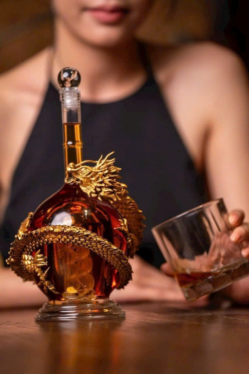 Rượu con Rồng NOBBLE Cognac Hors d’Age 2024 - Tết Giáp Thìn Rượu con Rồng NOBBLE Cognac Hors d’Age 2024 - Tết Giáp Thìn - Yêu Hàng Ngoại