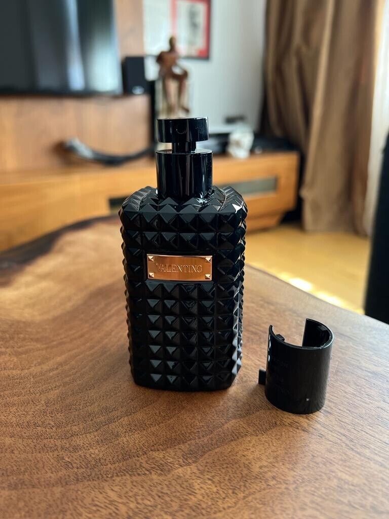 Nước hoa Valentino Noir Absolu Musc Essence Valentino EDP Nước hoa Valentino Noir Absolu Musc Essence Valentino EDP - Yêu Hàng Ngoại