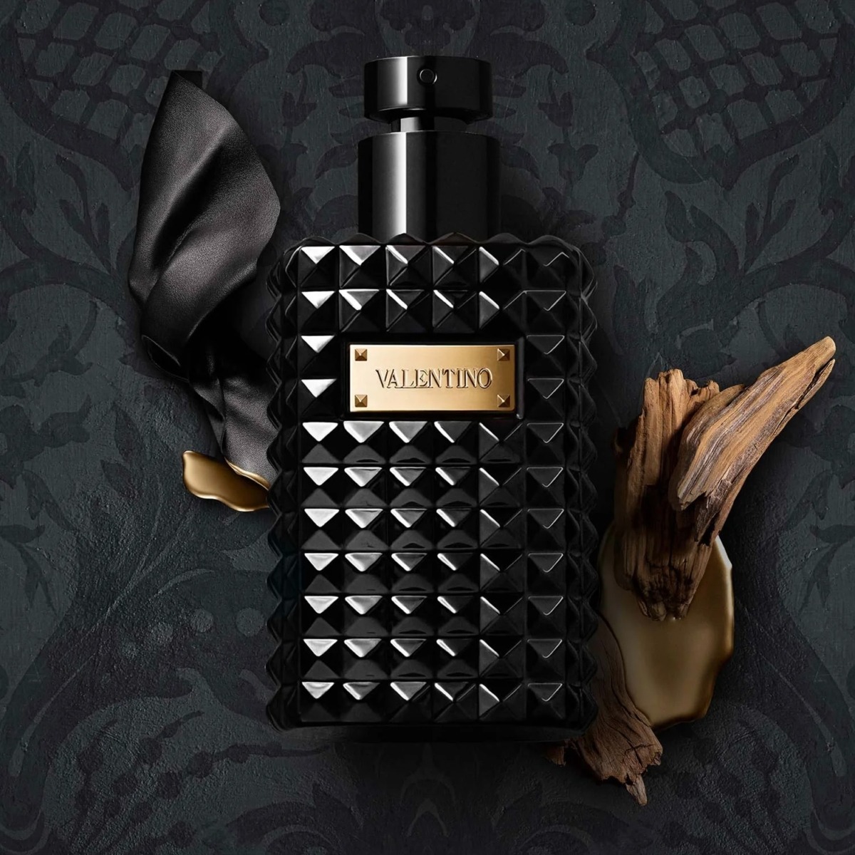 Nước hoa Valentino Noir Absolu Musc Essence Valentino EDP Nước hoa Valentino Noir Absolu Musc Essence Valentino EDP - Yêu Hàng Ngoại