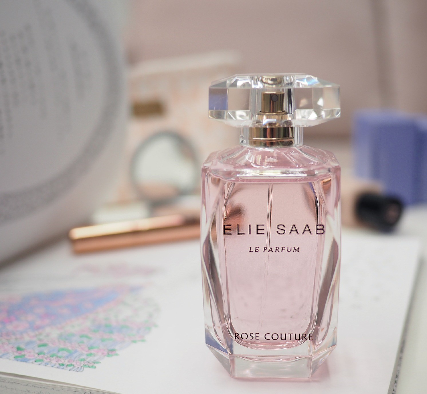 Nước hoa Elie Saab Rose Couture EDT Nước hoa Elie Saab Rose Couture EDT - Yêu Hàng Ngoại