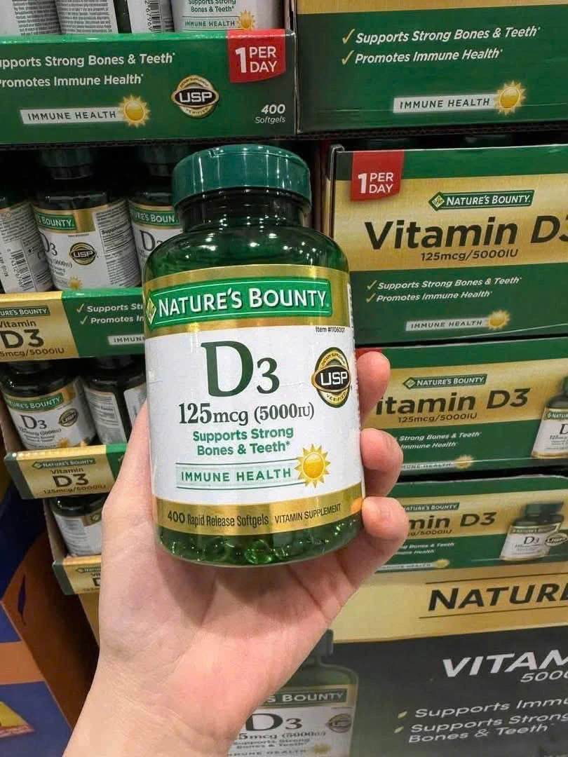 Viên Uống Bổ Sung Vitamin D3 Nature's Bounty 5000IU 125mcg – Hộp 400 Viên (Mỹ) Viên Uống Bổ Sung Vitamin D3 Nature's Bounty 5000IU 125mcg – Hộp 400 Viên (Mỹ)