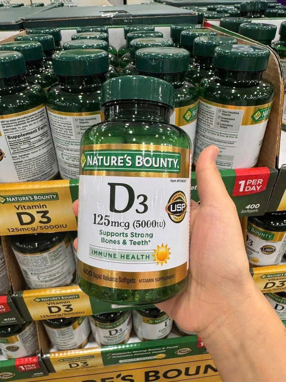 Viên Uống Bổ Sung Vitamin D3 Nature's Bounty 5000IU 125mcg – Hộp 400 Viên (Mỹ) Viên Uống Bổ Sung Vitamin D3 Nature's Bounty 5000IU 125mcg – Hộp 400 Viên (Mỹ) - Yêu Hàng Ngoại