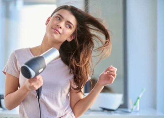 5 thói quen khiến tóc rụng nhiều hơn - Yêu Hàng Ngoại