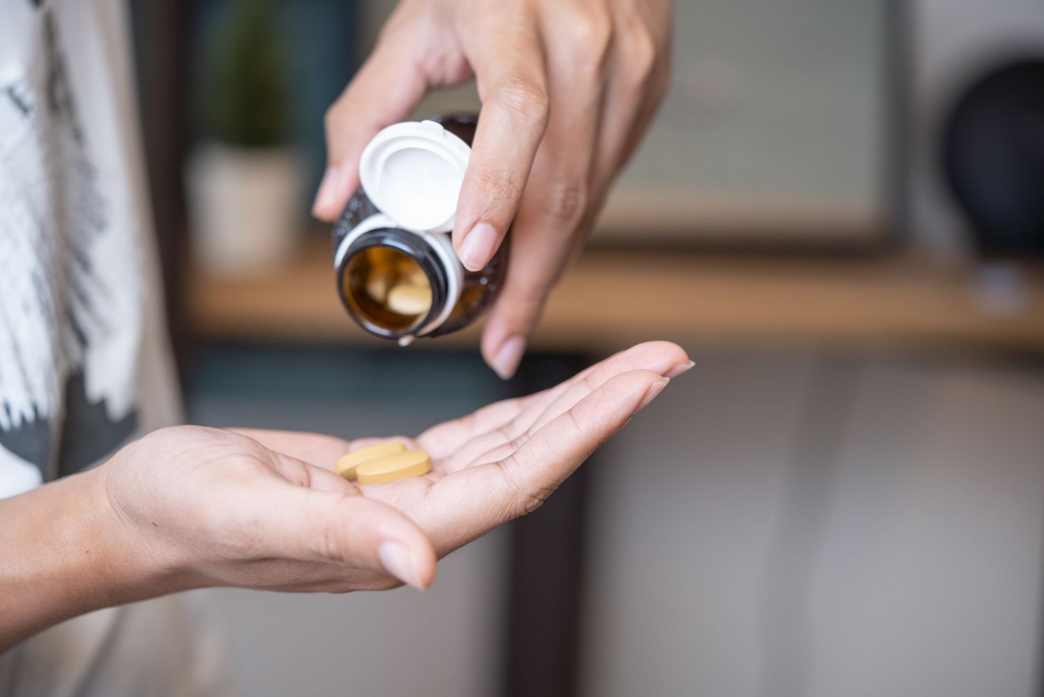 Có Cần Uống Viên Đa Vitamin Mỗi Ngày Không? Chuyên Gia Nói Gì Có Cần Uống Viên Đa Vitamin Mỗi Ngày Không? Chuyên Gia Nói Gì - Yêu Hàng Ngoại