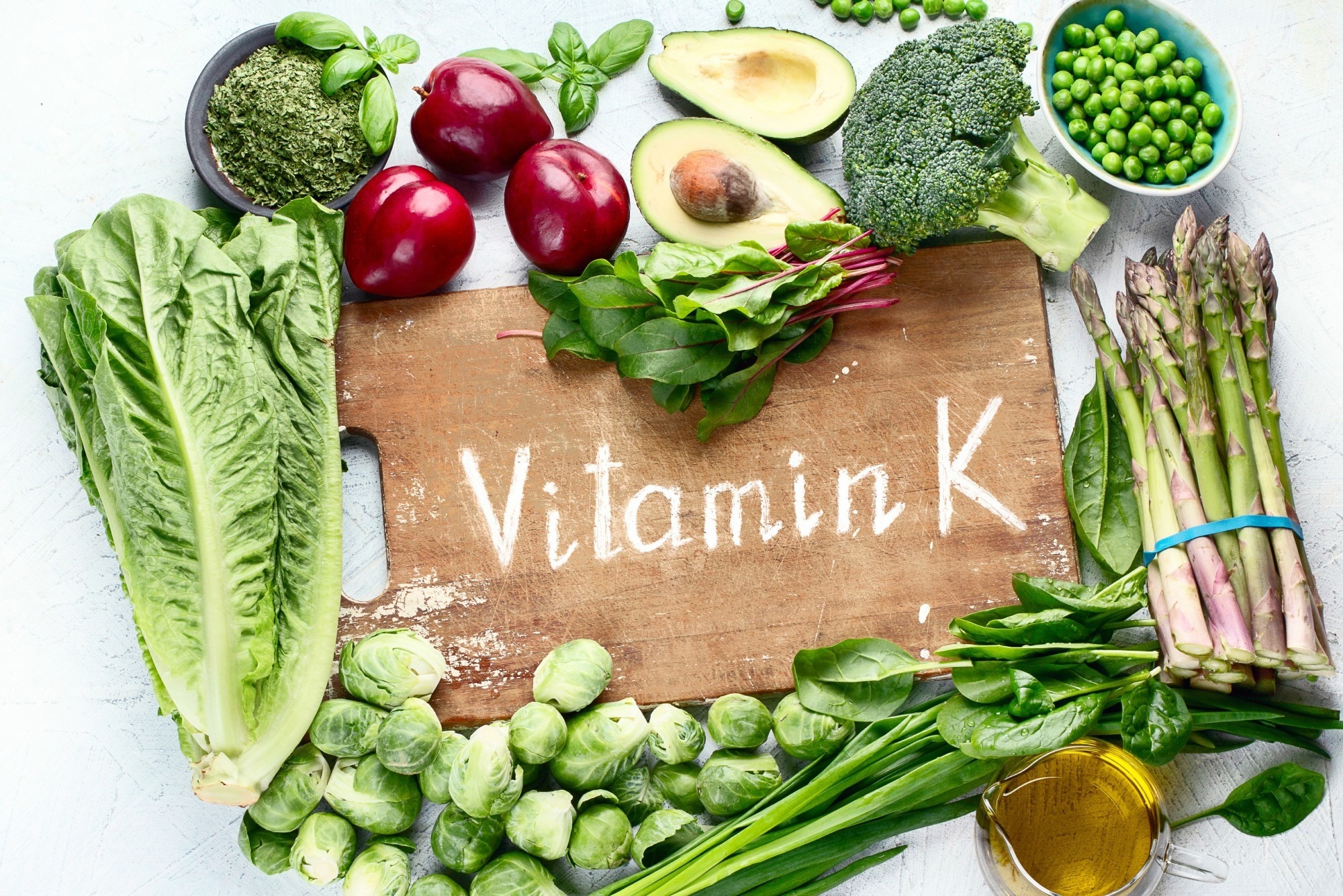 Vitamin K: Lợi Ích, Cách Bổ Sung, Liều Dùng Và Lưu Ý An Toàn Vitamin K: Lợi Ích, Cách Bổ Sung, Liều Dùng Và Lưu Ý An Toàn - Yêu Hàng Ngoại