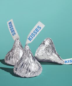 Kẹo Chocolate Sữa Hershey’s Kisses 330 Viên 1.58kg Mỹ Kẹo Chocolate Sữa Hershey’s Kisses 330 Viên 1.58kg Mỹ - Yêu Hàng Ngoại