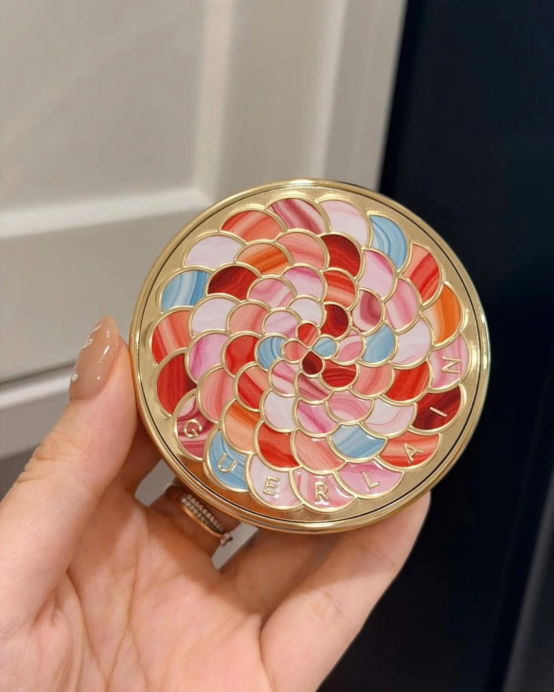 Phấn Nén Guerlain Météorites Compact Mattifying and Setting Powder Phấn Nén Guerlain Météorites Compact Mattifying and Setting Powder - Yêu Hàng Ngoại