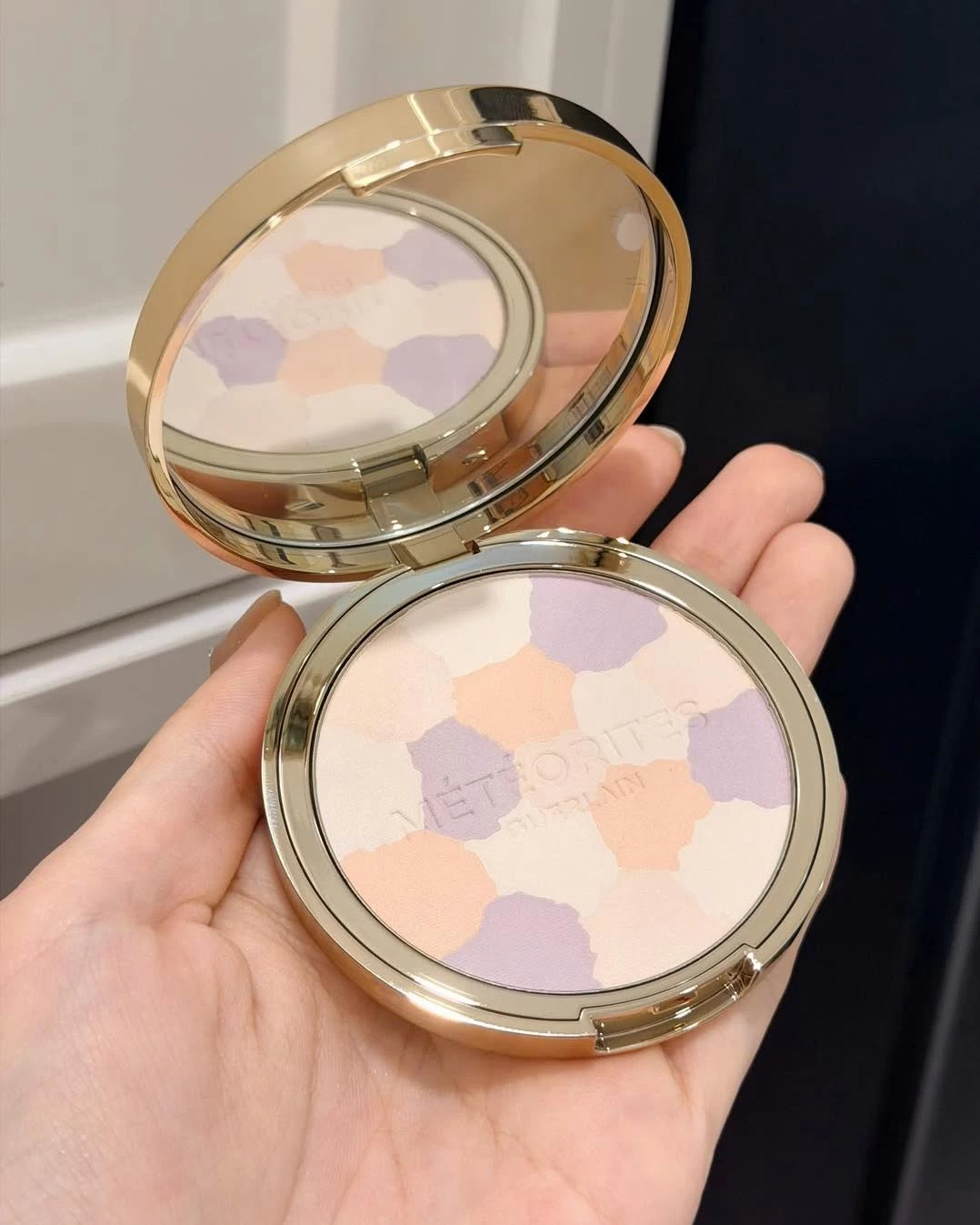 Phấn Nén Guerlain Météorites Compact Mattifying and Setting Powder Phấn Nén Guerlain Météorites Compact Mattifying and Setting Powder - Yêu Hàng Ngoại