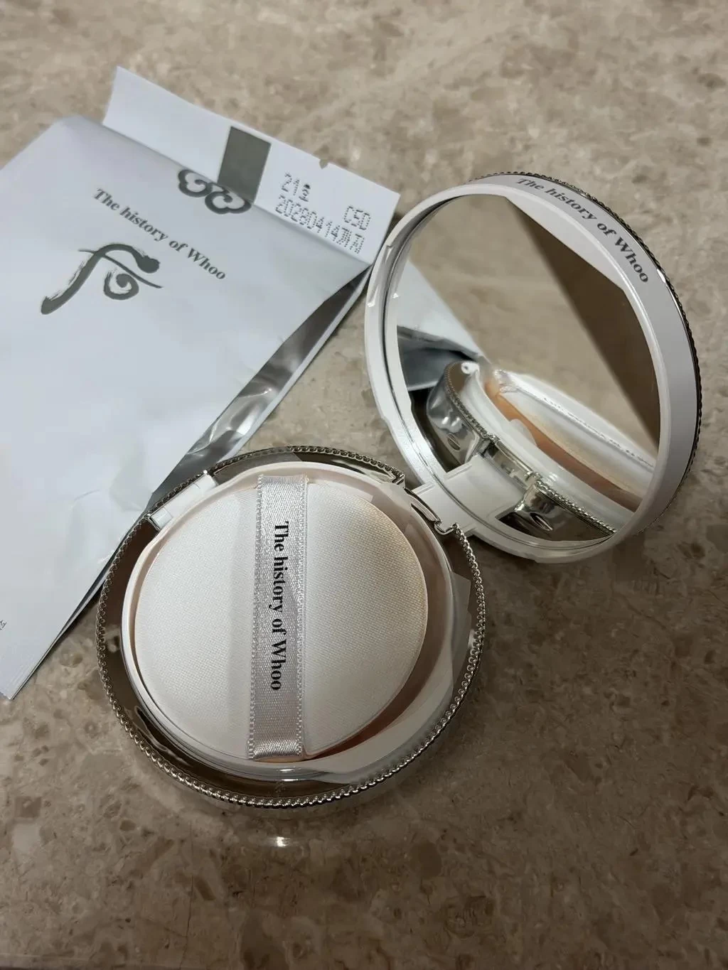 Phấn Nước Căng Bóng THE WHOO Seol Brightening Moisture Glow Cushion SPF 50+/PA+++ Phấn Nước Căng Bóng THE WHOO Seol Brightening Moisture Glow Cushion SPF 50+/PA+++ - Yêu Hàng Ngoại