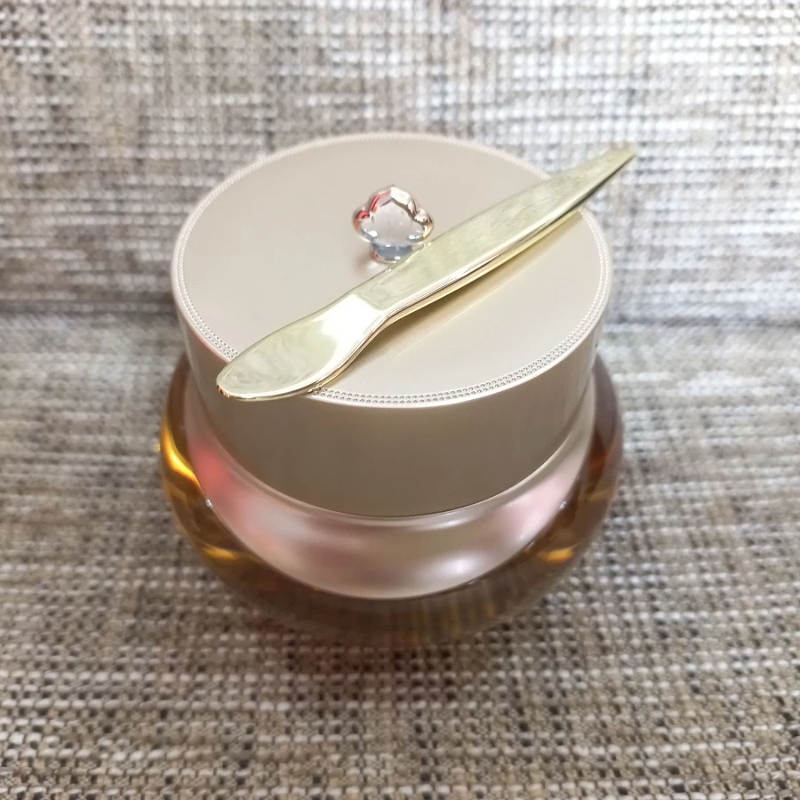 Kem Dưỡng Ẩm Săn Chắc Da THE WHOO Gongjinhyang Firming Cream 50ml Kem Dưỡng Ẩm Săn Chắc Da THE WHOO Gongjinhyang Firming Cream 50ml - Ảnh 3