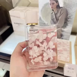 Nước Hoa Burberry Her Eau de Parfum Petals Limited Edition Nước Hoa Burberry Her Eau de Parfum Petals Limited Edition - Yêu Hàng Ngoại