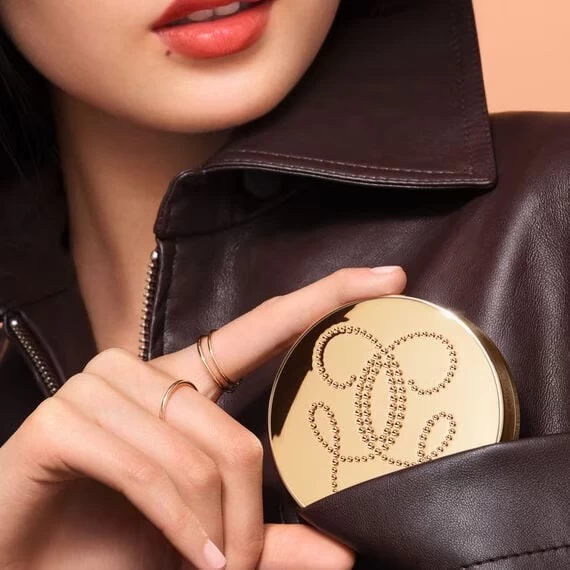 Phấn nước Guerlain Parure Gold Skin Mesh Cushion Fresh Glow Foundation SPF 50 & PA ++++ Phấn nước Guerlain Parure Gold Skin Mesh Cushion Fresh Glow Foundation SPF 50 & PA ++++ - Yêu Hàng Ngoại