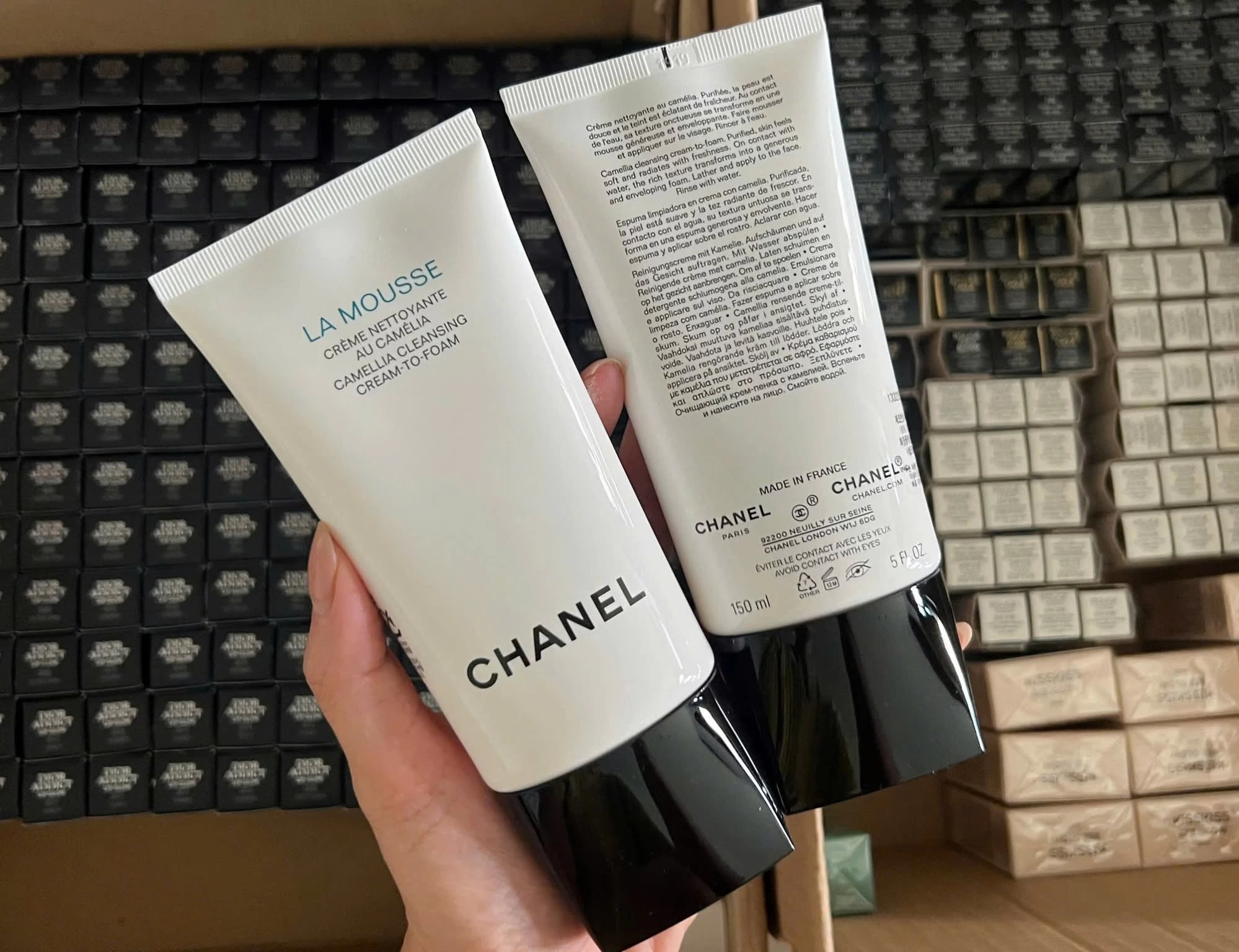 Sữa Rửa Mặt Tạo Bọt CHANEL LA MOUSSE Anti-Pollution Cleansing Cream-To-Foam (150ml) Sữa Rửa Mặt Tạo Bọt CHANEL LA MOUSSE Anti-Pollution Cleansing Cream-To-Foam (150ml) - Ảnh 2