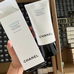 Sữa Rửa Mặt Tạo Bọt CHANEL LA MOUSSE Anti-Pollution Cleansing Cream-To-Foam (150ml) Sữa Rửa Mặt Tạo Bọt CHANEL LA MOUSSE Anti-Pollution Cleansing Cream-To-Foam (150ml) - Yêu Hàng Ngoại